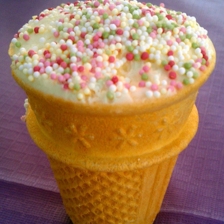 icecream cone cupcake
